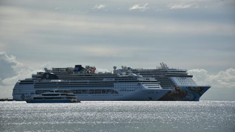 Vistas del MSC Ópera y otro barco de la compañía