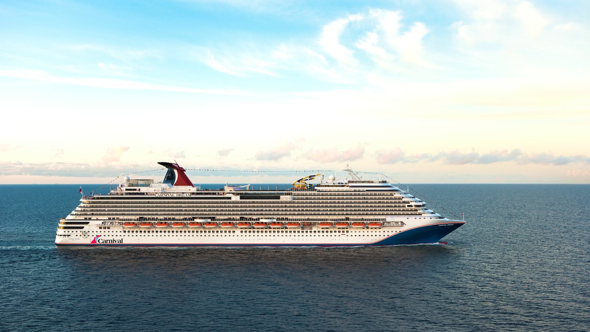 Vista lateral del crucero Carnival Dream