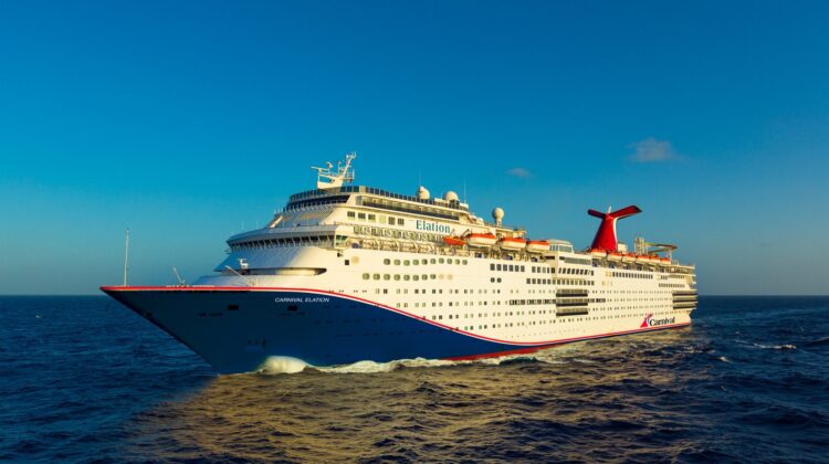 Crucero Carnival Elation en alta mar