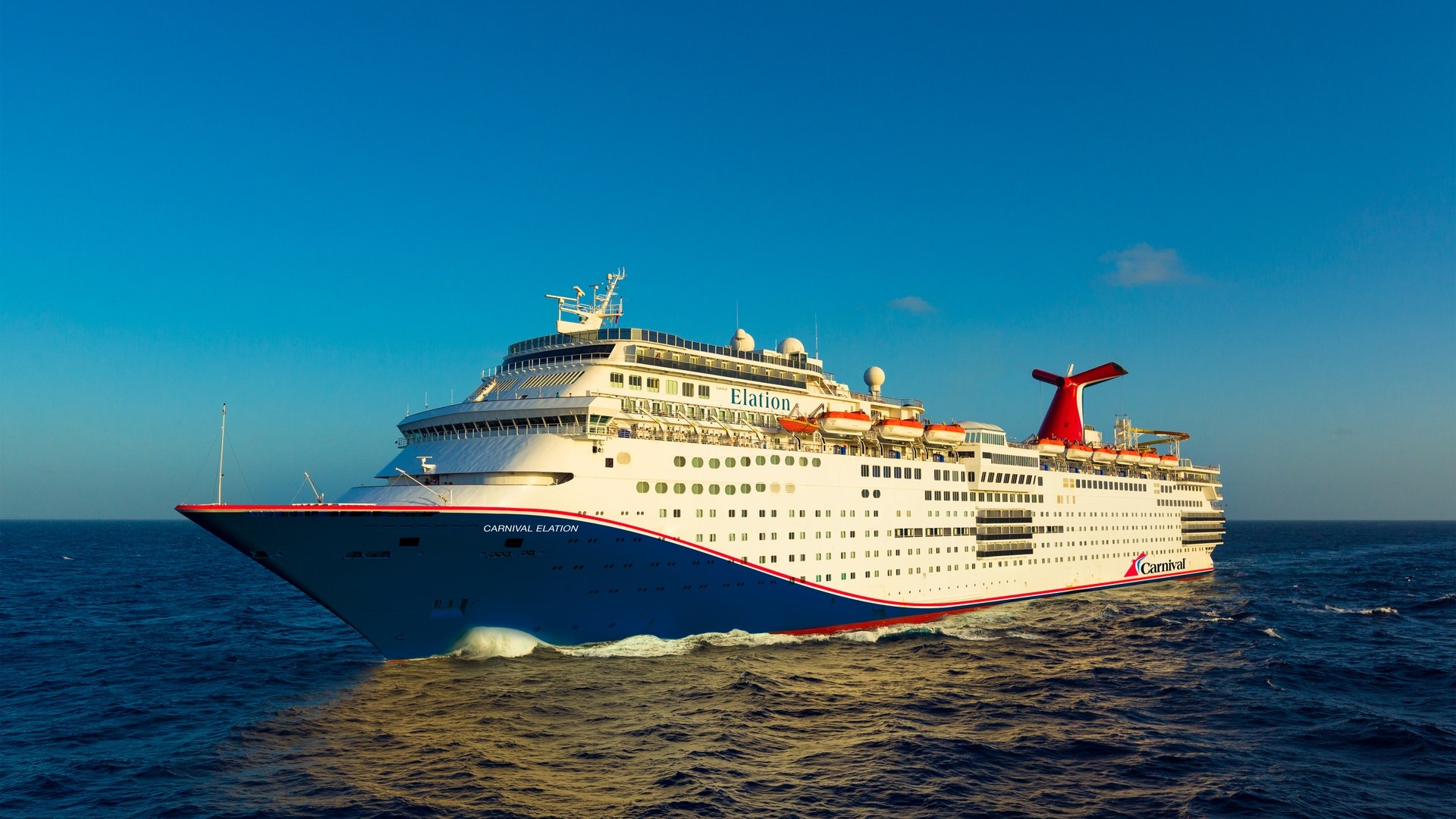 Crucero Carnival Elation en alta mar