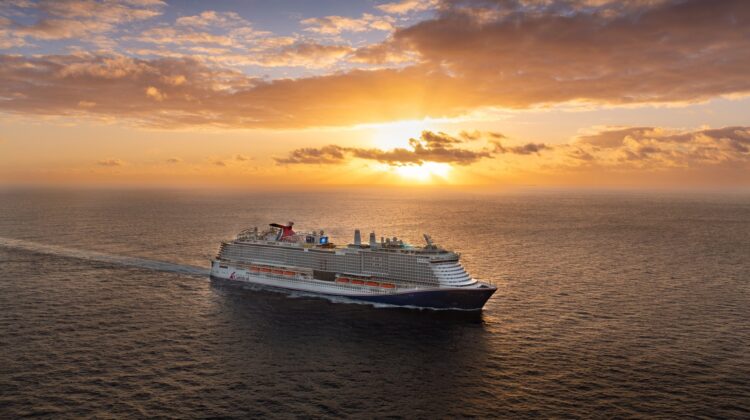 Crucero Carnival Jubilee al atardecer