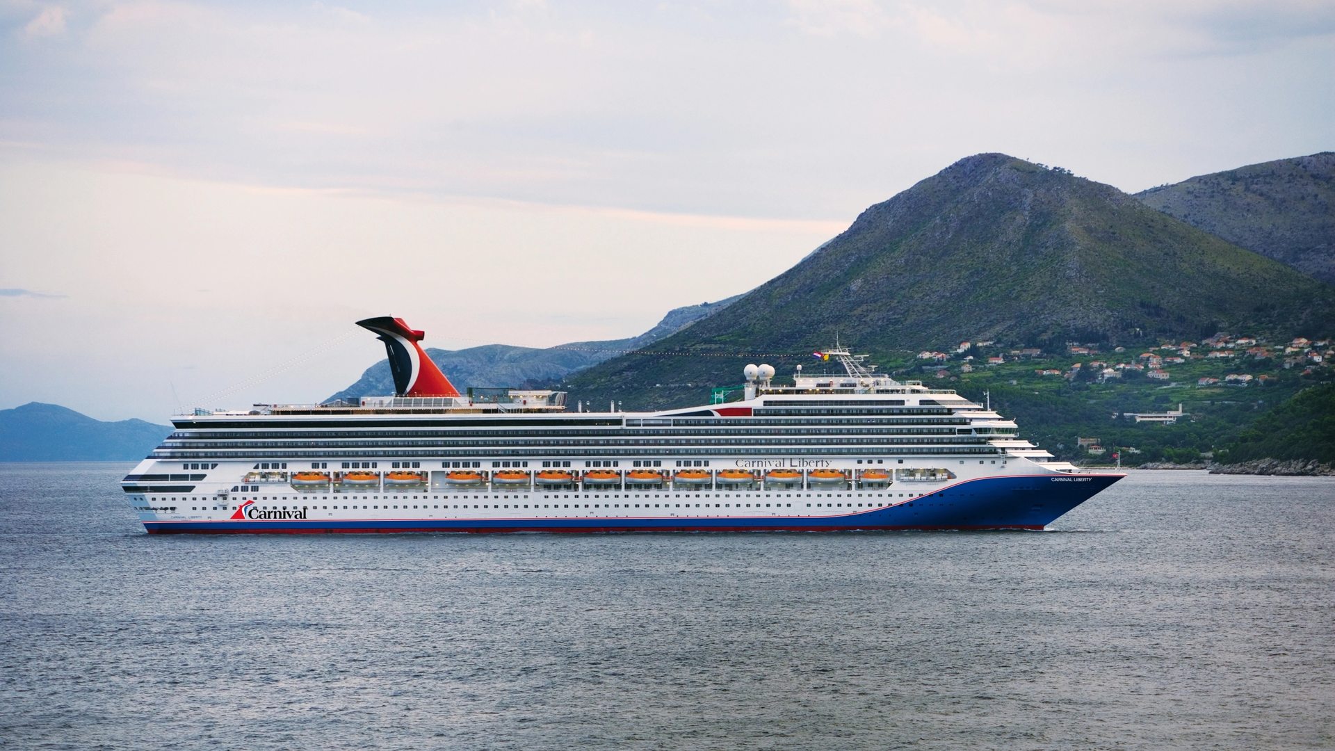 Vista lateral del crucero Carnival Liberty