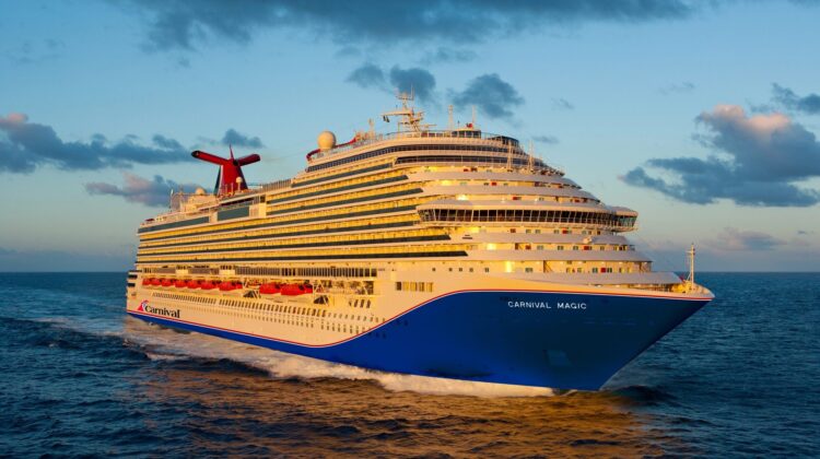 Carnival Magic navegando