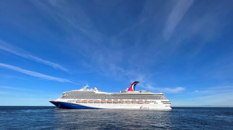 Vista lateral del Carnival Radiance