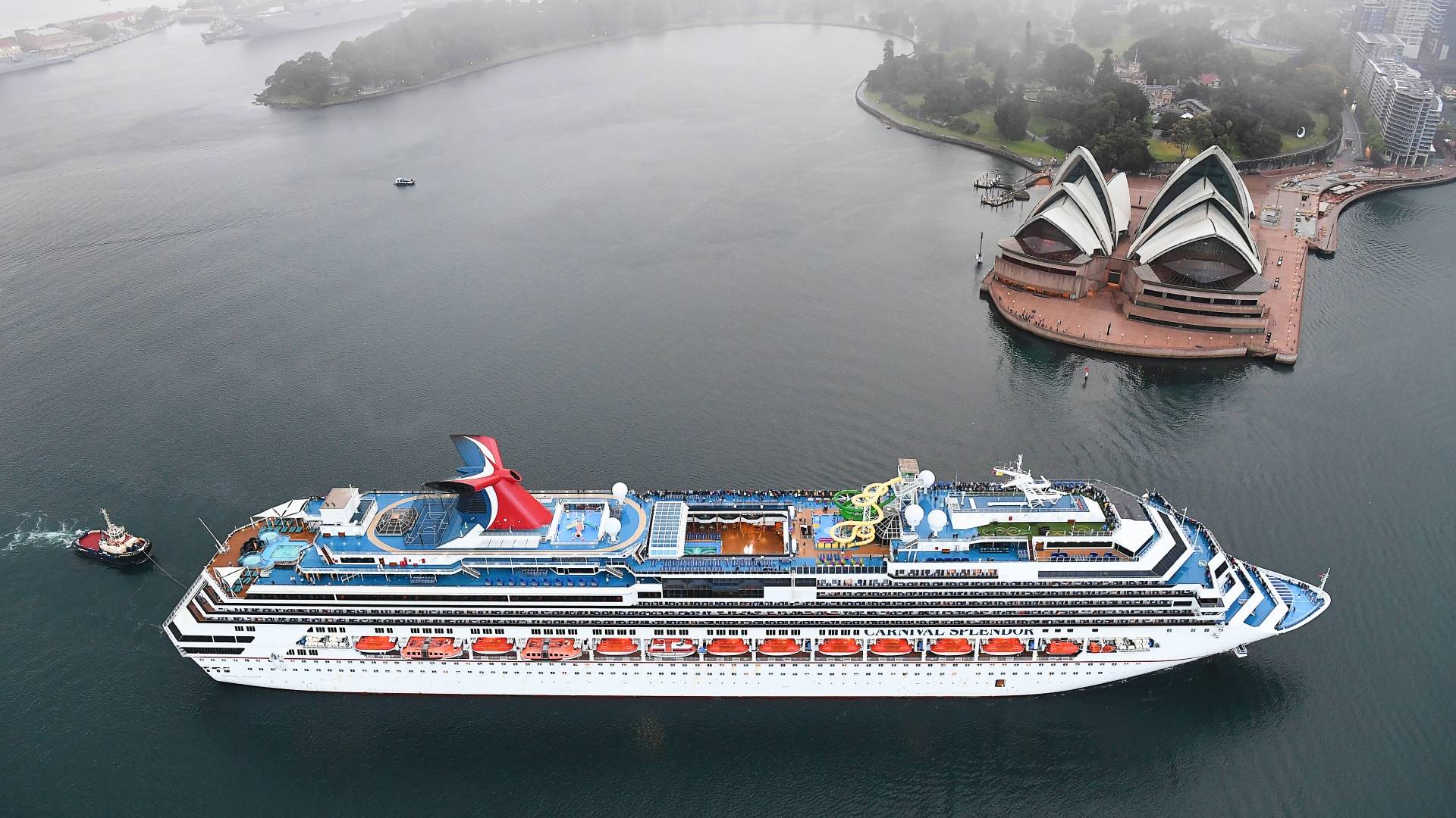 Carnival Splendor frente a la ópera e Sídney