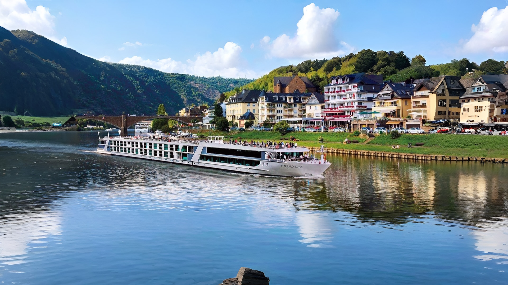 Crucero fluvial, Emerald Luna