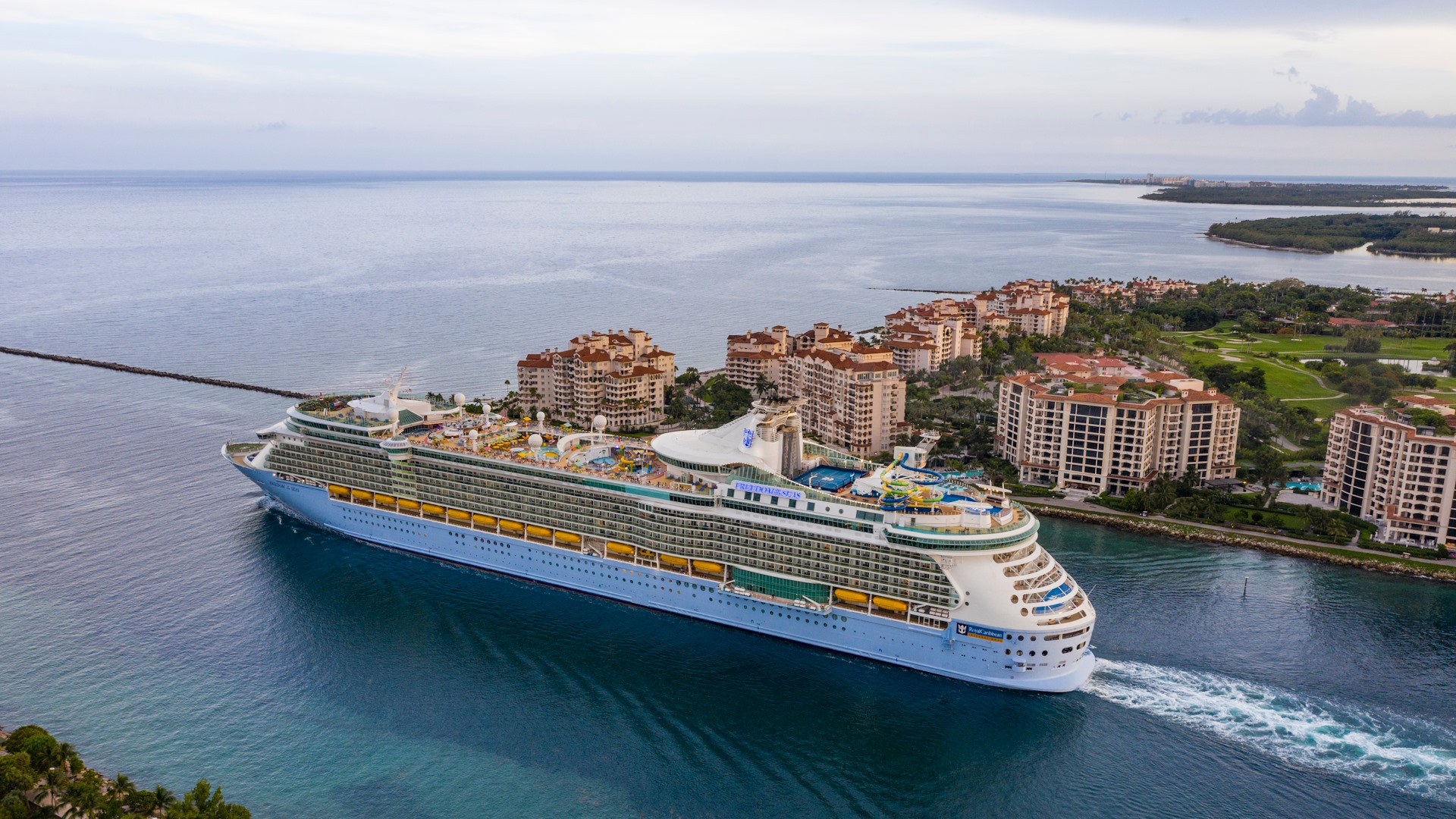 Freedom of the Seas saliendo de Miami