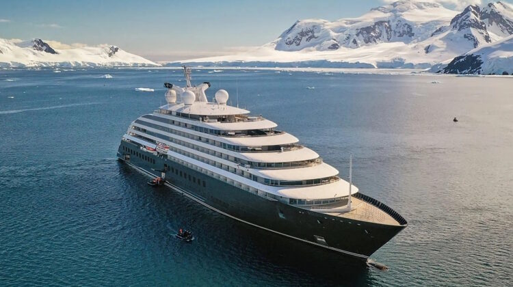 Yate de ultra lujo Scenic Eclipse en un paisaje helado