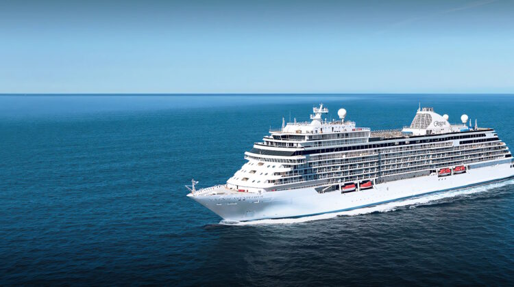 Seven Seas Explorer navegando