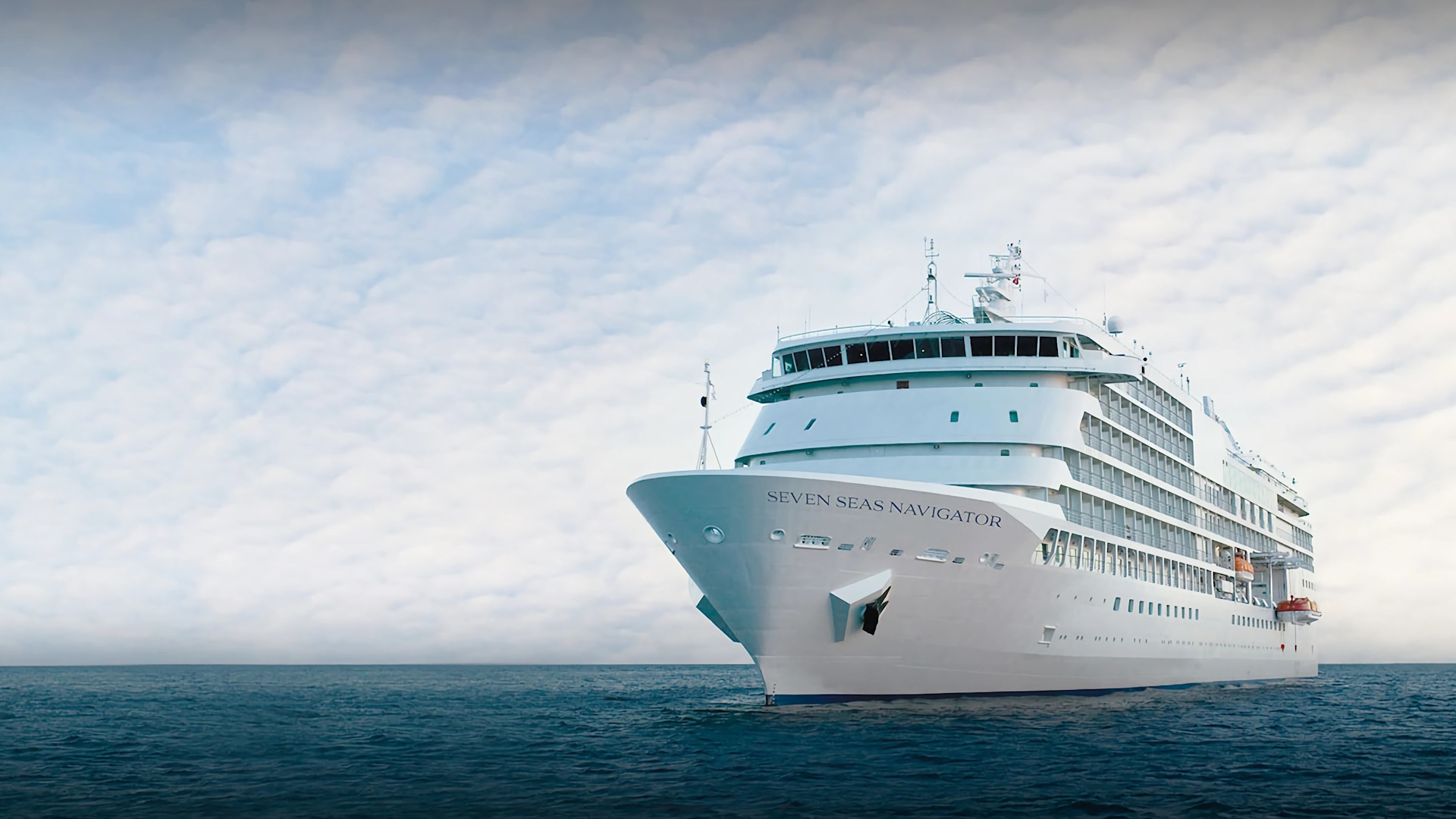 Seven Seas Navigator en el mar