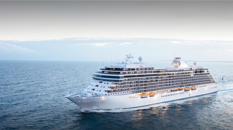 Seven Seas Splendor navegando