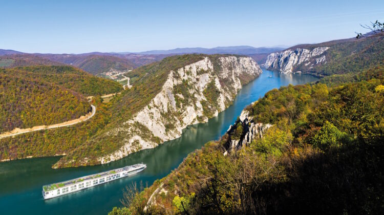 Scenic Opal atravesando el Parque Nacional de Đerdap