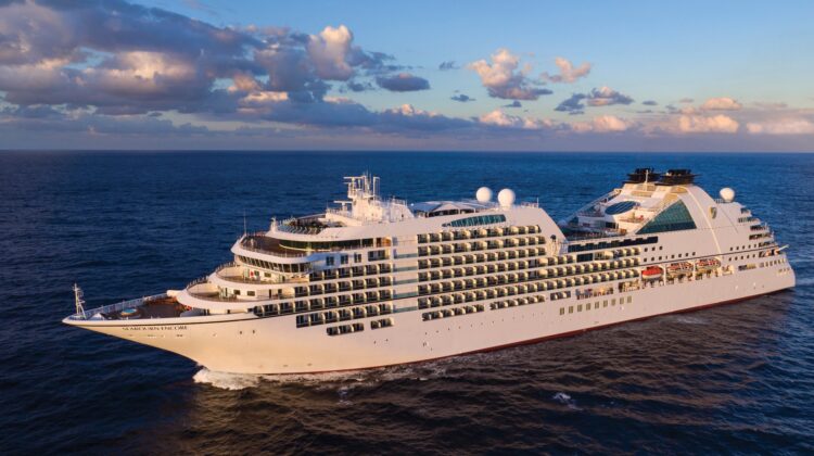 Seabourn Encore navegando